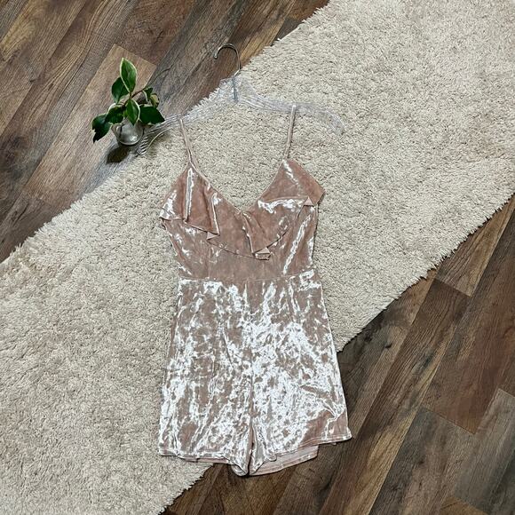 Urban Outfitters Size Small Pink Velvet Ruffle Cutout Sleeveless V Neck Romper - Picture 2 of 7